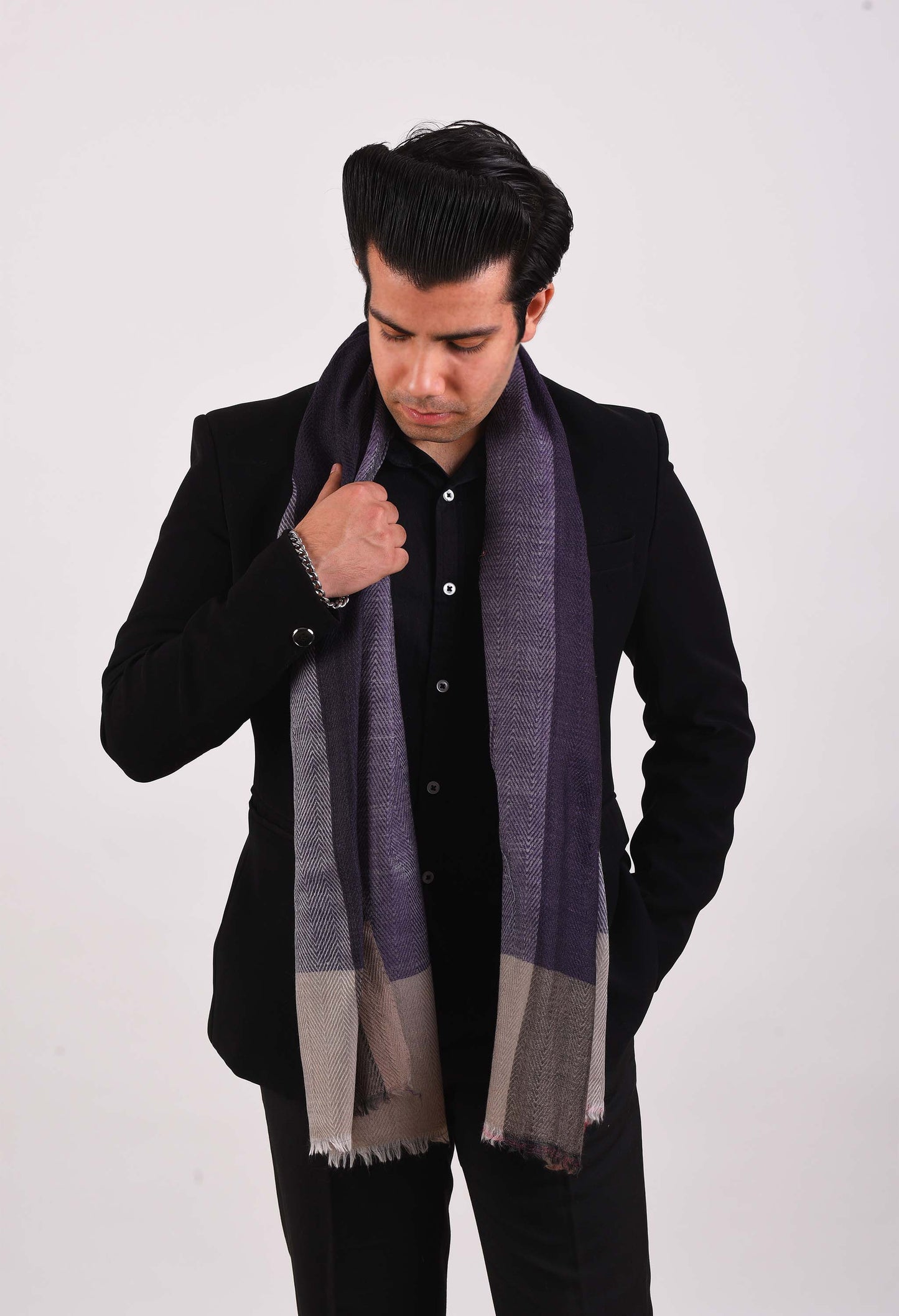 Model wearing the Teo camel wool stole in a two-tone gradient, styled over a black outfit, showcasing its luxurious texture.